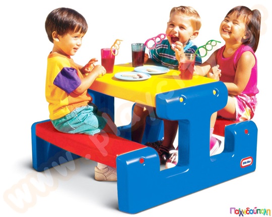 Παιδικό τραπεζάκι με δύο ενσωματωμένα παγκάκια για 4 παιδιά από την Little Tikes σε μπλε χρώμα.