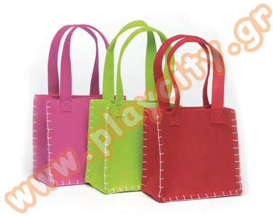 Τσάντα από τσόχα σε λαχανί χρώμα, έτοιμη να τη διακοσμήσετε με υλικά της αρέσκειας σας.