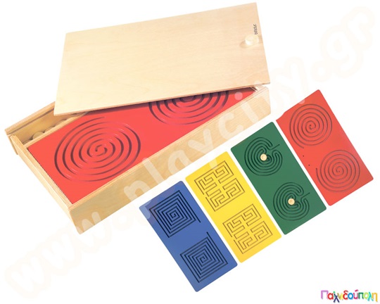 Σετ 4 ξύλινα ταμπλό σε διαφορετικά σχήματα και χρώματα και 10 κουμπιά που κινούν τα παιδιά μέσα στα σχέδια.