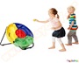 Παιδικό επιδαπέδιο παιχνίδι ευστοχίας με μπάλες και πολύχρωμες σακούλες που λειτουργούν ως στόχοι.