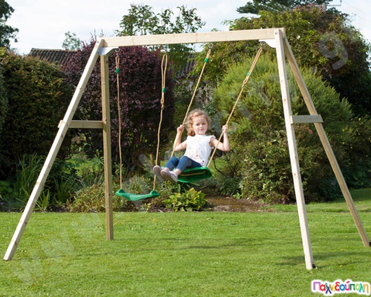 Διπλή παιδική κούνια για τον κήπο από την Tp Activity Toys κατασκευασμένη από κατεργασμένο υπο πίεση ξύλο πεύκου.
