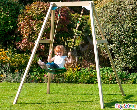 Παιδική κούνια με ρυθμιζόμενο ύψος, για τον κήπο από την Tp Activity Toys, κατασκευασμένη από κατεργασμένη υπο πίεση ξυλεία πεύκου.