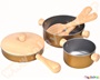 Ξύλινα μαγειρικά σκεύη, από την Plan Toy. Περιλαμβάνει τηγάνι, κατσαρόλα, κατσαρολάκι, πιρούνα και κουτάλα.