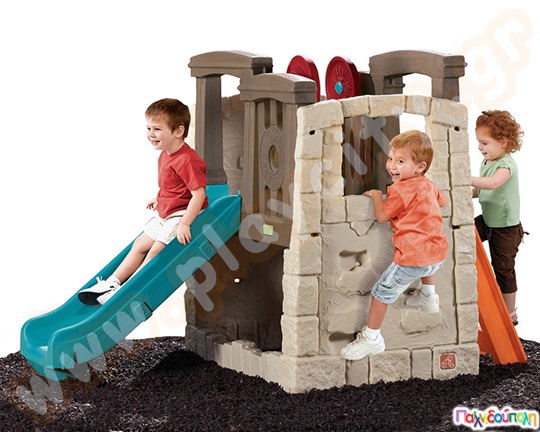 Σύστημα Παιδικής Χαράς Πύργος Δραστηριοτήτων της εταιρείας Step2, παιχνίδι εξωτερικού χώρου με τσουλήθρα και σκάλα.
