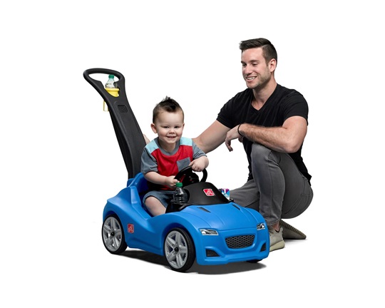 Βρεφικό όχημα Βόλτας Cruiser μπλε της Step2. Κομψό παιδικό όχημα με αθόρυβες ρόδες, λαβή για τους ενήλικες και εύκολη αποθήκευση.
