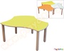 Ξύλινο παιδικό τραπέζι πέταλο, σε κίτρινο χρώμα, πιστοποιημένο για χρήση σε χώρους με παιδιά.