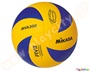 Επαγγελματική μπάλα volley MIKASA MVA300 με σύνθετη επιφάνεια πολλαπλών στρώσεων.