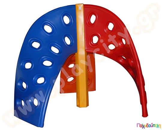 Πλαστικό τρίγωνο αναρρίχησης είναι ένα σύστημα παιχνιδιού που αναπτύσσει τη φυσική κατάσταση του παιδιού.