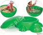 Παιχνίδι άμμου και νερού σε σχήμα χελώνας, σε πράσινο χρώμα. Έχει καπάκι για να κλείνει όταν δεν χρησιμοποιείτε.