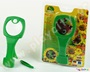 Μεγεθυντικός φακός από πλαστικό σε πράσινο χρώμα με τσιμπίδα, ιδανικός για παιδιά και εξερεύνηση του περιβάλλοντος.