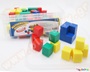 Παιδικό παιχνίδι κατασκευών που αποτελείτε από 100 πλαστικούς χρωματιστούς κύβους, σε πλαστικό κουτί.