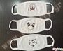 Χειροποίητες υφασμάτινες μάσκες προστασίας σε απλό λευκό σχέδιο με στάμπα από ζωάκια, για παιδιά από 3 έως 8 ετών.