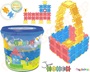 Παιδικό παιχνίδι κατασκευής, με 260 μαλακά χρωματιστά τουβλάκια και 40 αξεσουάρ, σε κουβά, ιδανικά για νήπια.